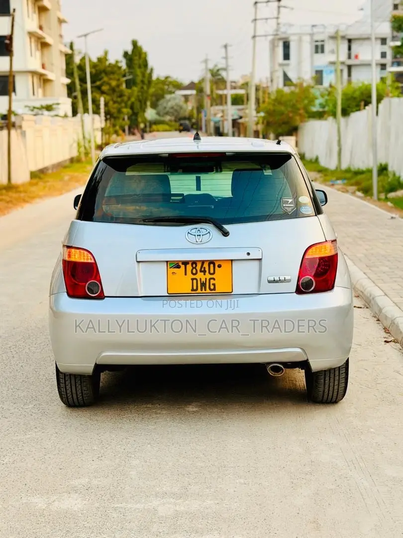 Toyota IST 2006 Silver