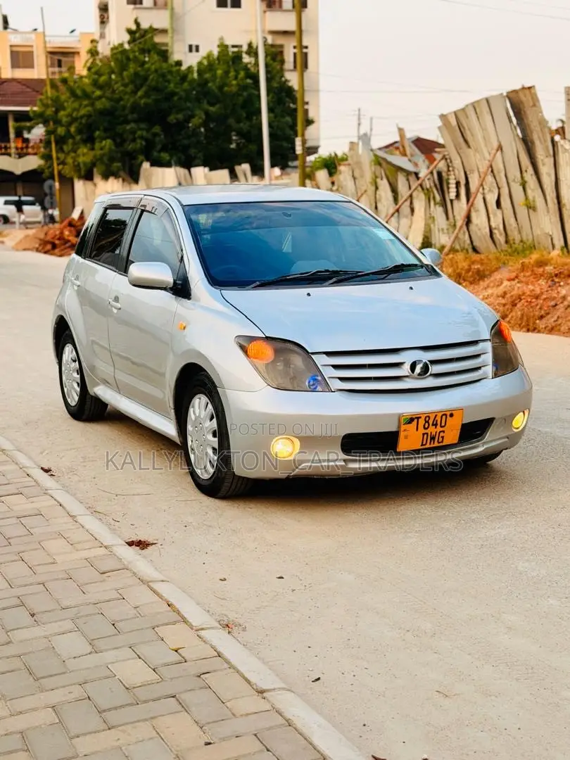 Toyota IST 2006 Silver