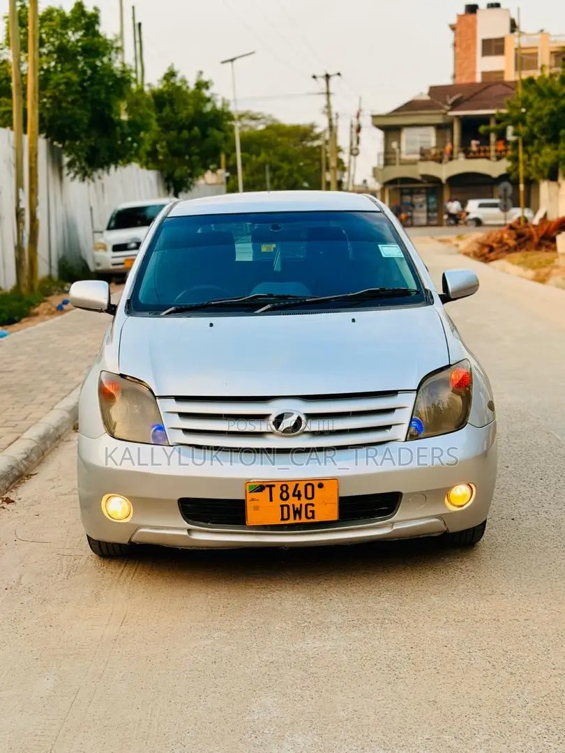 Toyota IST 2006 Silver