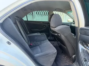 Toyota Crown 2006 White