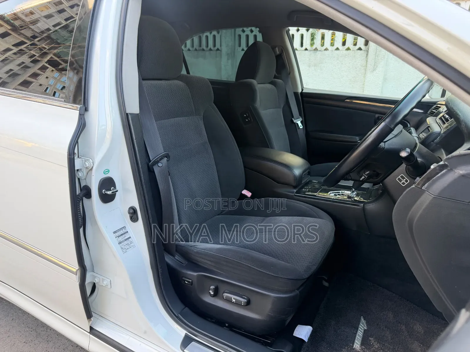 Toyota Crown 2006 White