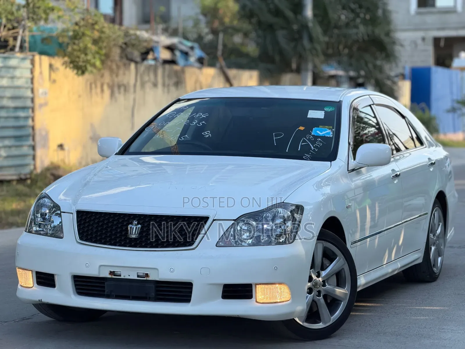 Toyota Crown 2006 White