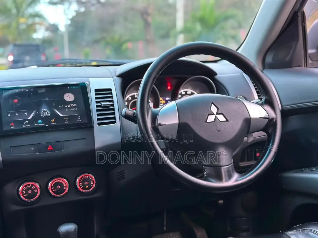 Mitsubishi Outlander 2010 Silver