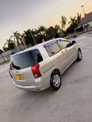 Toyota Raum 2004 Silver