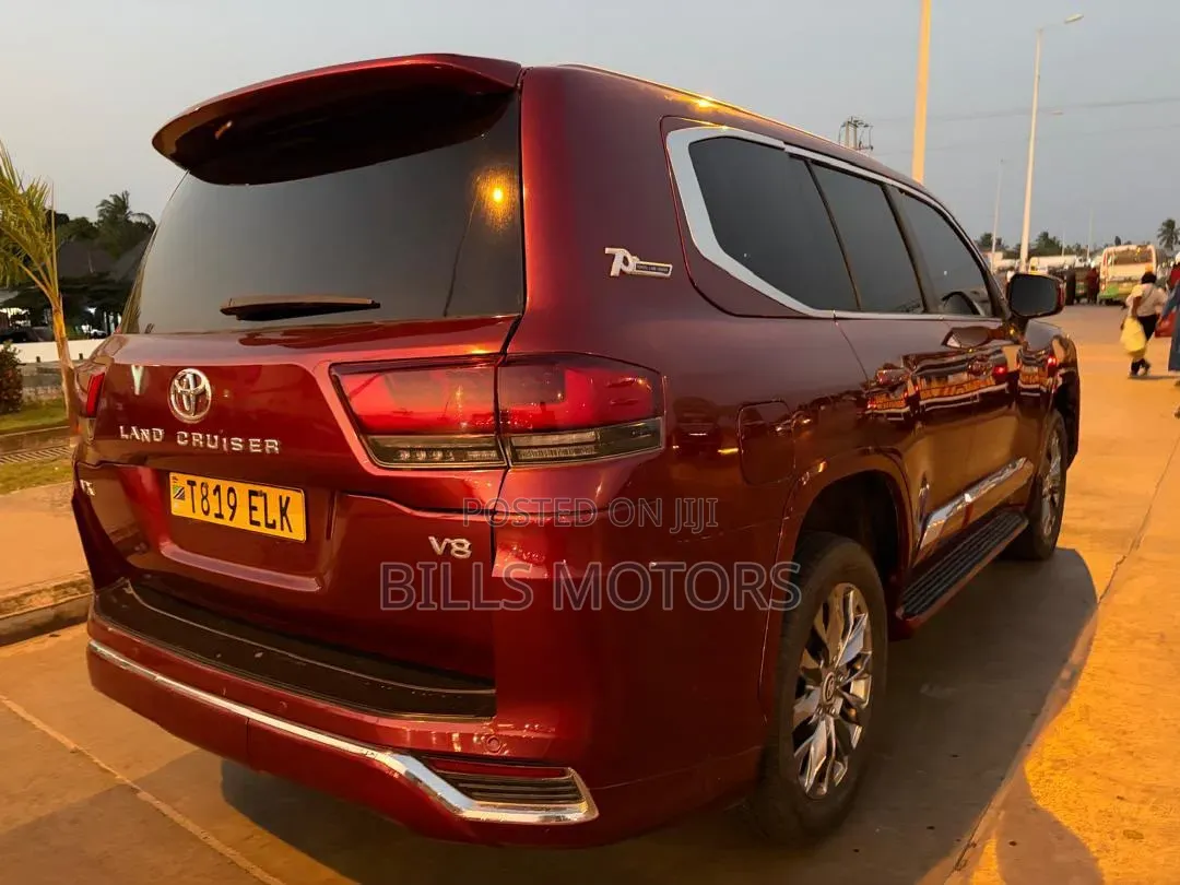 Toyota Land Cruiser 2023 Red