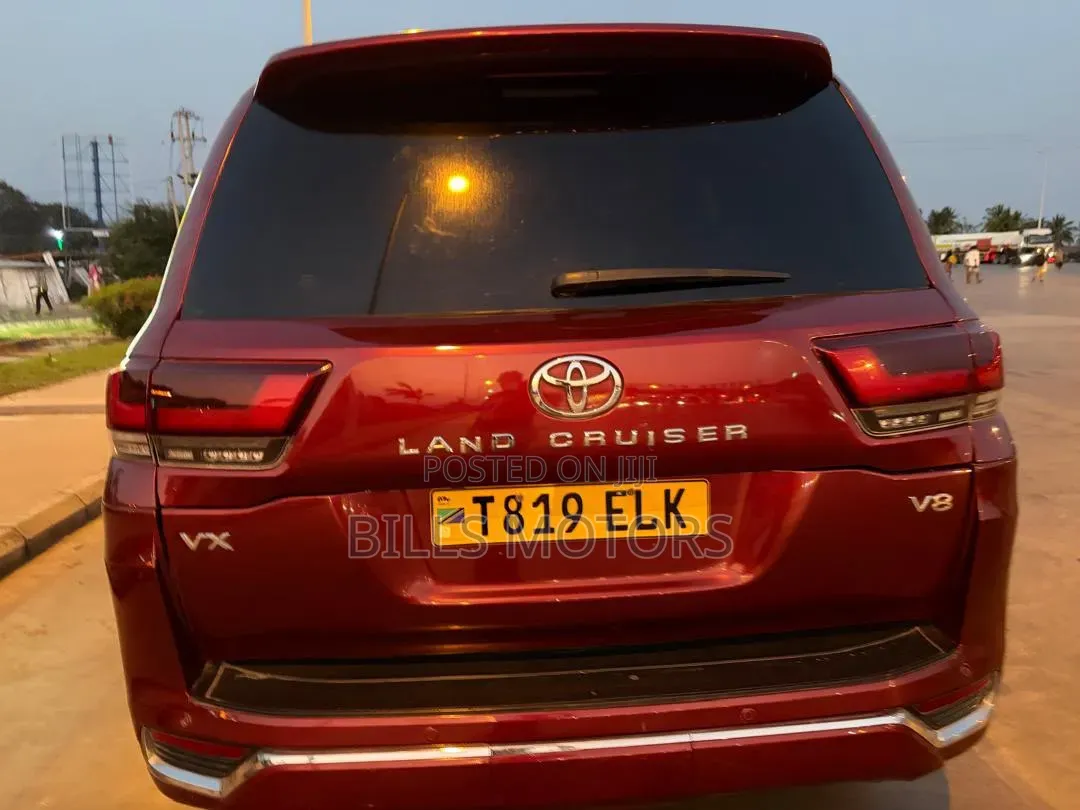 Toyota Land Cruiser 2023 Red