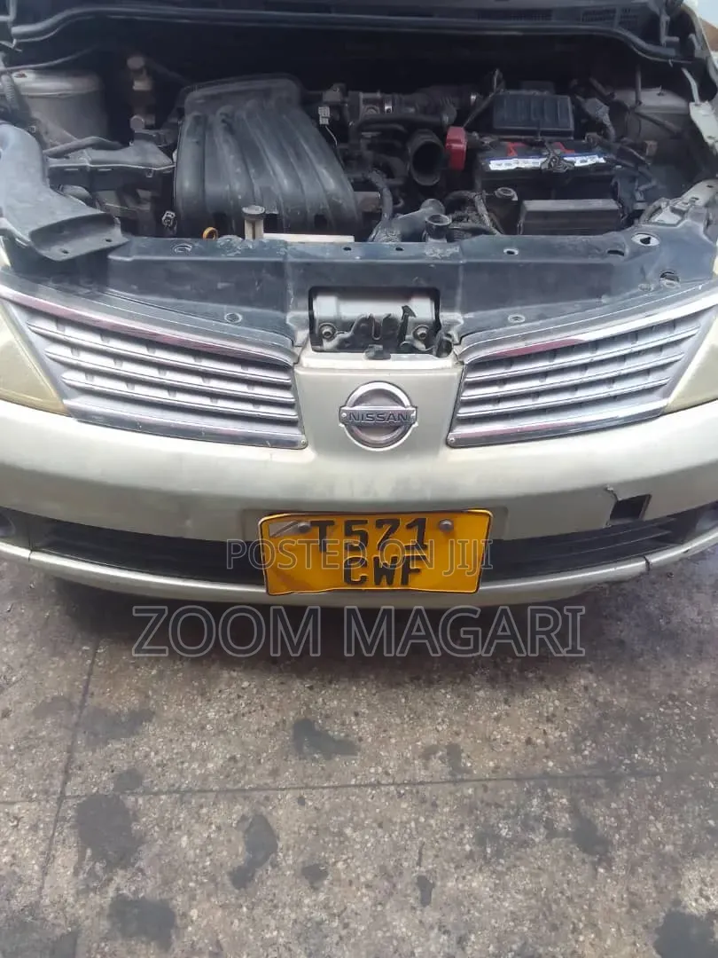 Nissan Tiida 2005 Silver