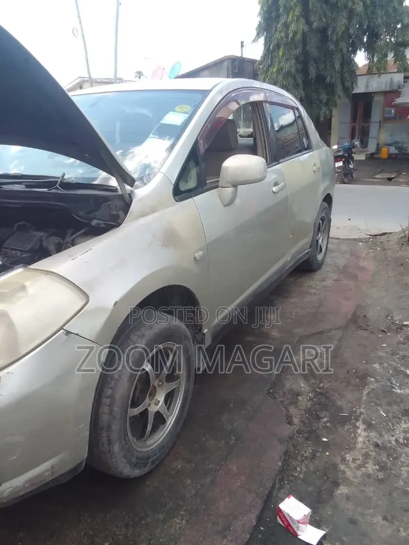 Nissan Tiida 2005 Silver