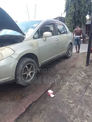Nissan Tiida 2005 Silver
