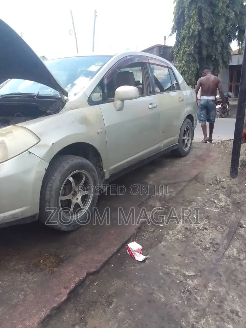 Nissan Tiida 2005 Silver