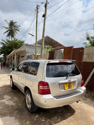 Toyota Kluger 2001 Gold