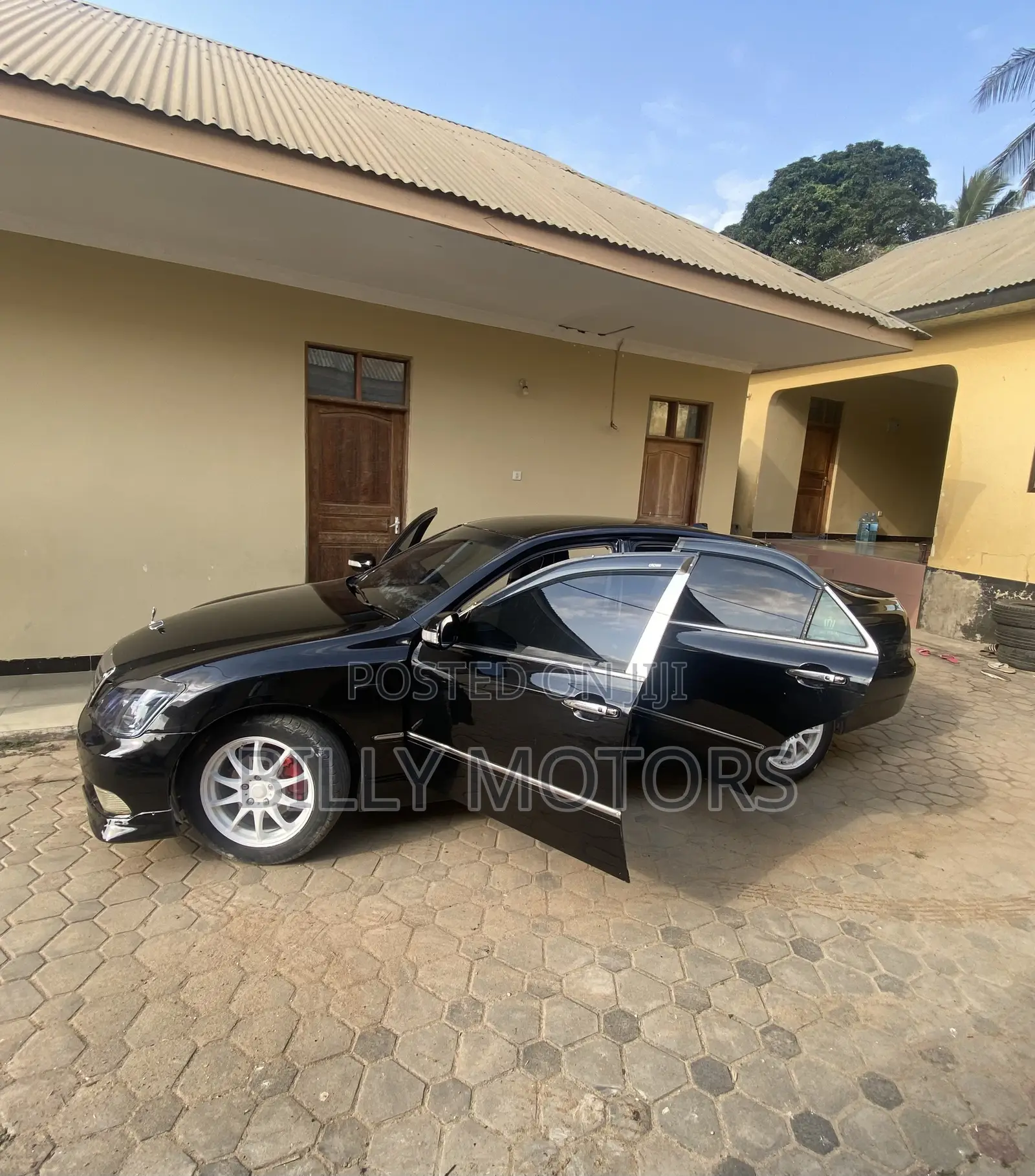 Toyota Crown Royale 2005 Black