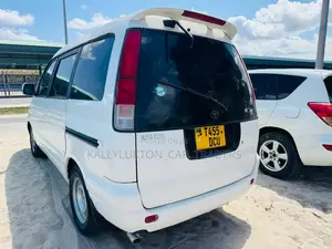 Toyota LiteAce Noah 2000 White