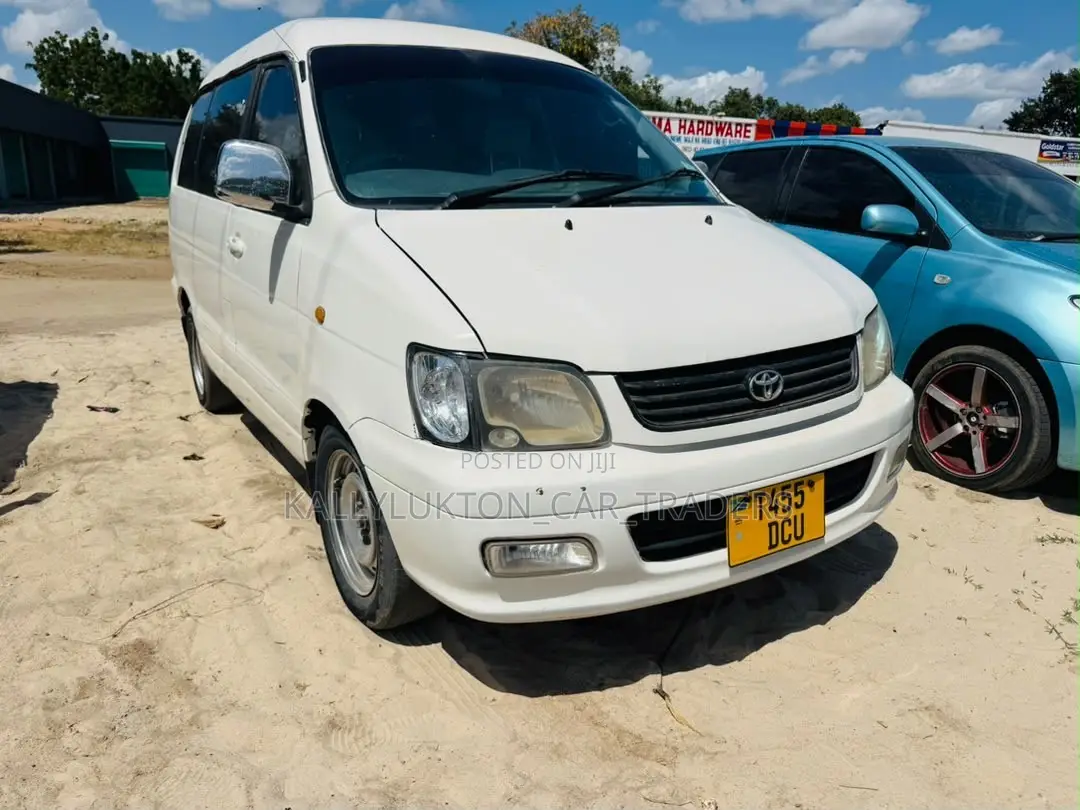 Toyota LiteAce Noah 2000 White