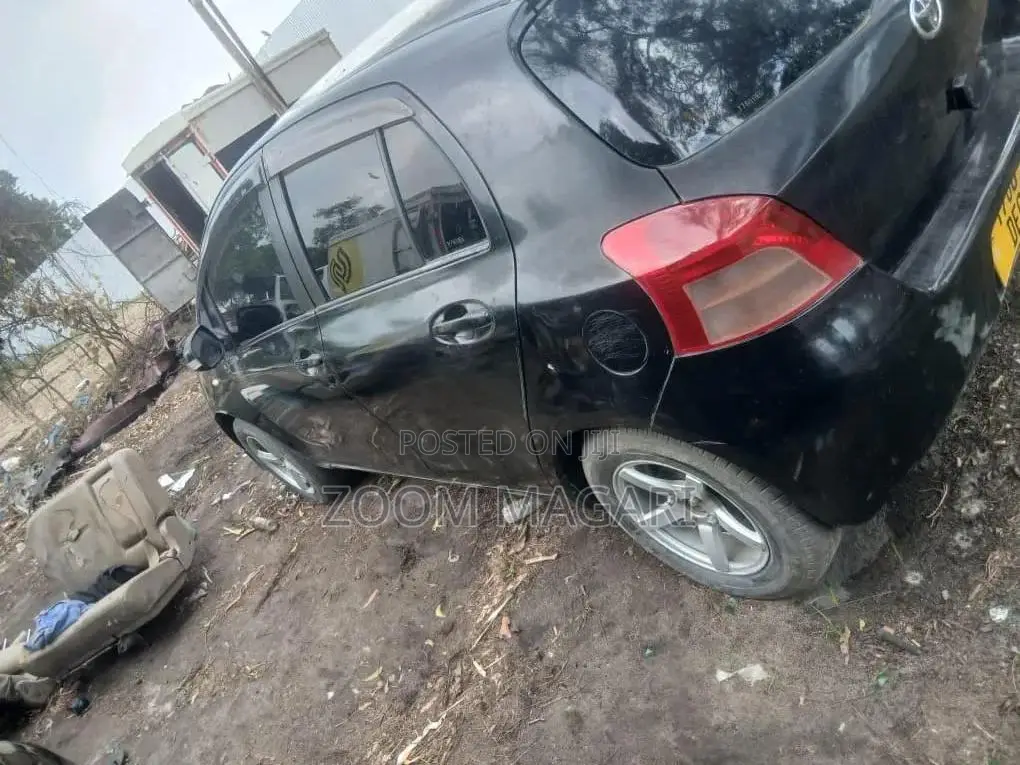 Toyota Vitz 2006 Black