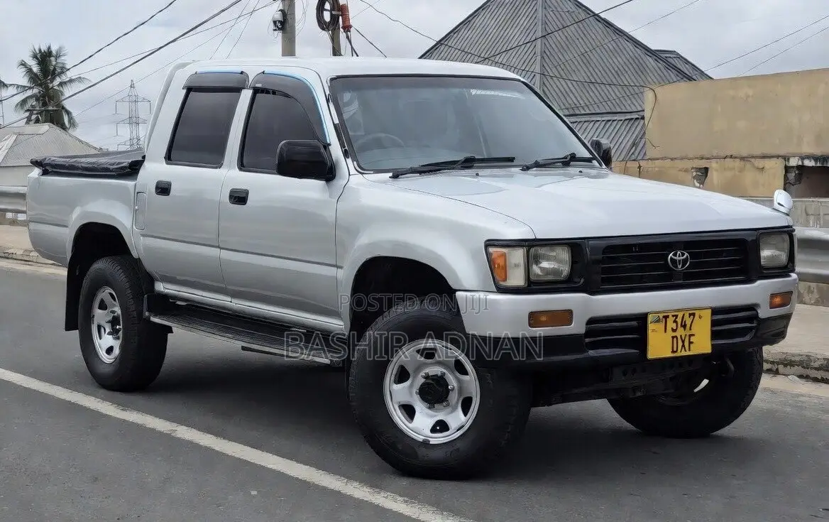 Toyota Hilux 1999 Silver