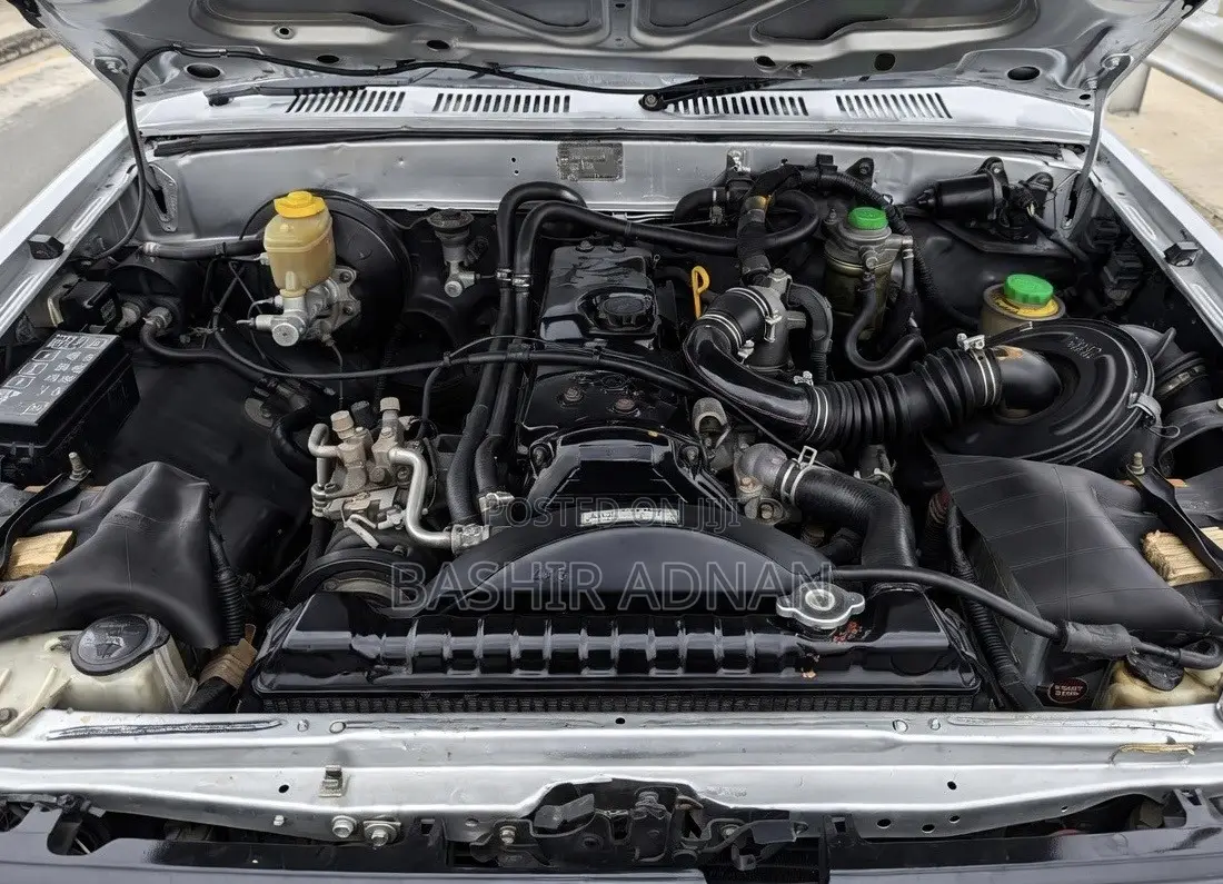 Toyota Hilux 1999 Silver