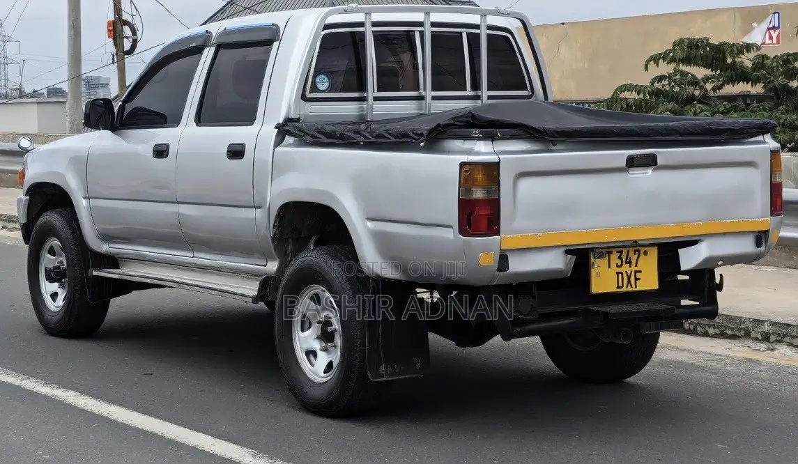 Toyota Hilux 1999 Silver