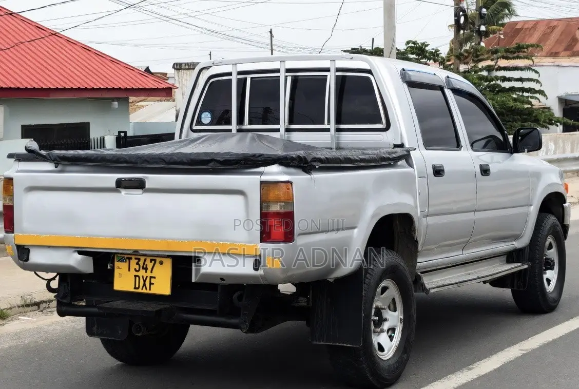 Toyota Hilux 1999 Silver