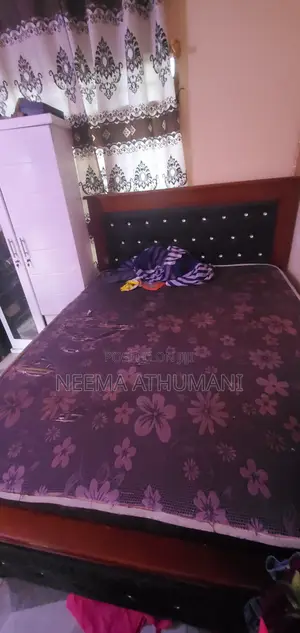 Kitanda 5/6, Mbao Original ,Kabati Milango Miwili Na Lina Kioo Full