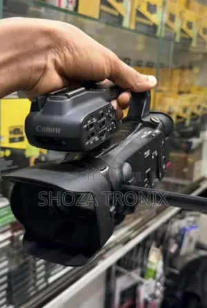 Canon XA 11
