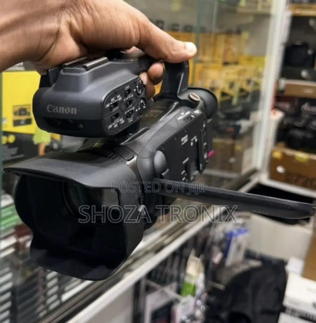 Canon XA 11