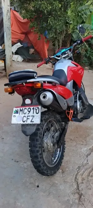 Honda CB 2025 Silver