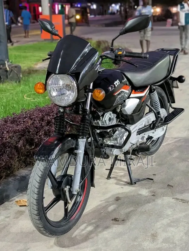 Honda CB 2025 Silver