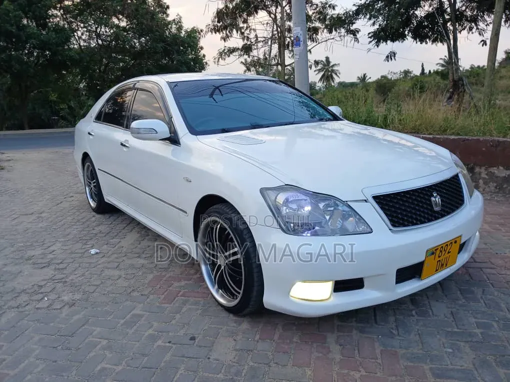 Toyota Crown 2006 White