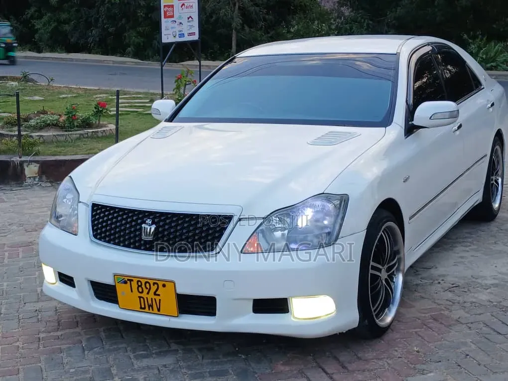 Toyota Crown 2006 White