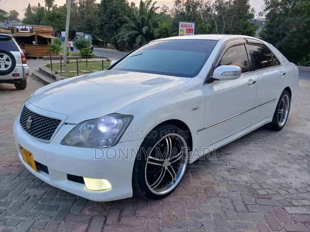 Toyota Crown 2006 White
