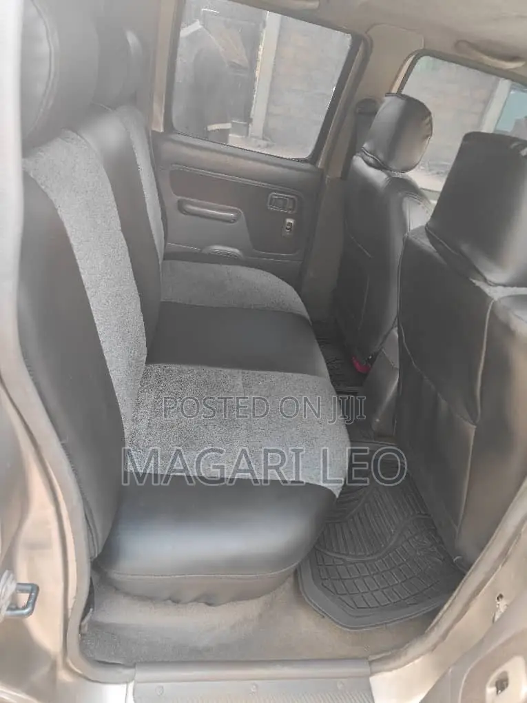 Nissan Hardbody 2400i Double Cab 4x4 2005 Gray
