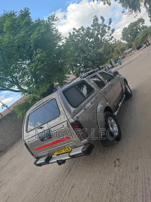 Nissan Hardbody 2400i Double Cab 4x4 2005 Gray