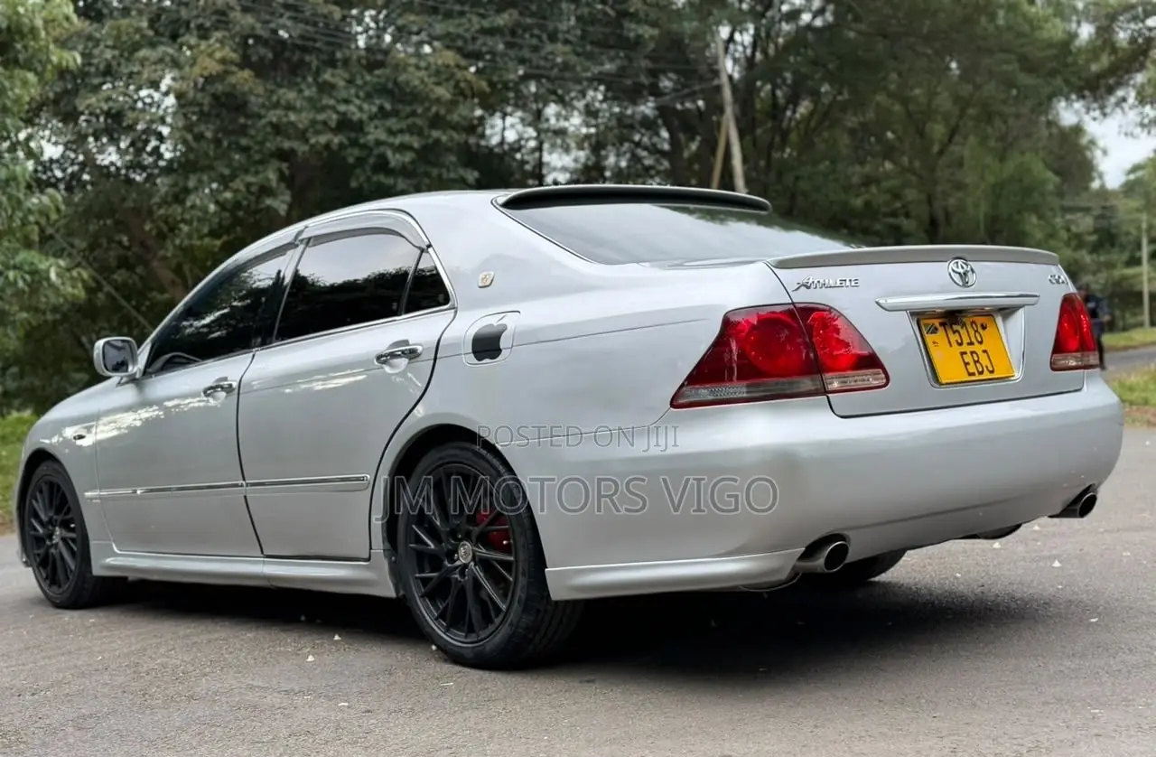 Toyota Crown 2006 Silver