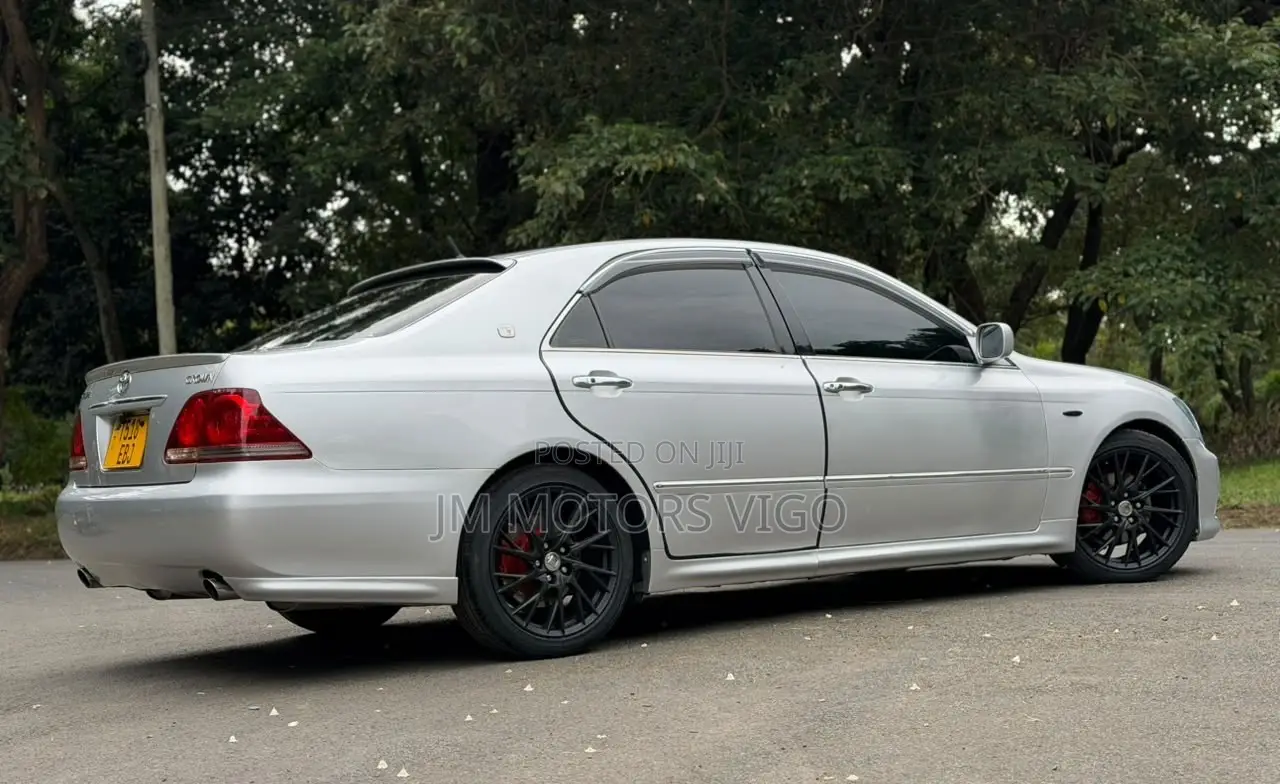 Toyota Crown 2006 Silver