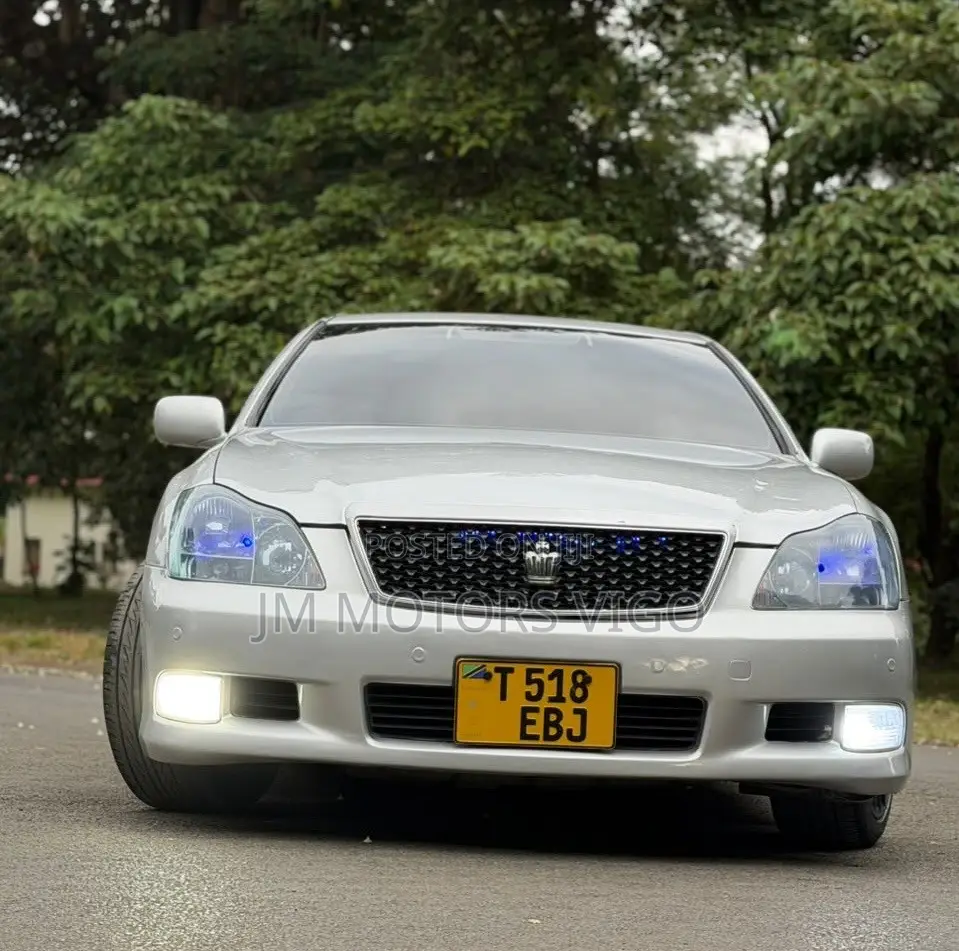 Toyota Crown 2006 Silver