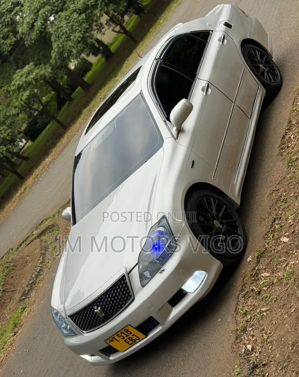 Toyota Crown 2006 Silver
