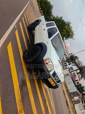 Nissan Hardbody 2004 White