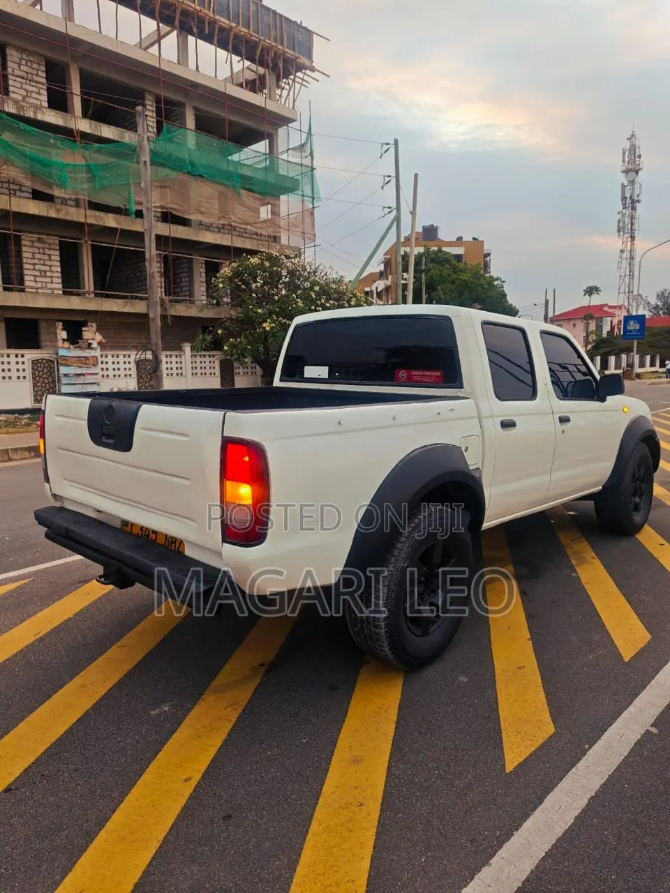 Nissan Hardbody 2004 White