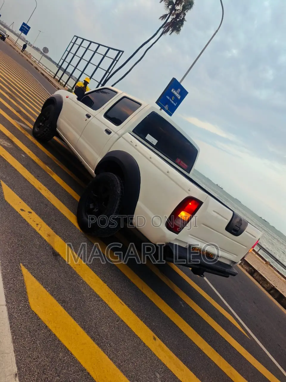Nissan Hardbody 2004 White