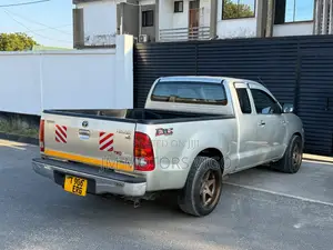 Toyota Hilux 2011 Silver