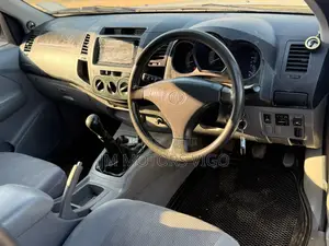 Toyota Hilux 2011 Silver