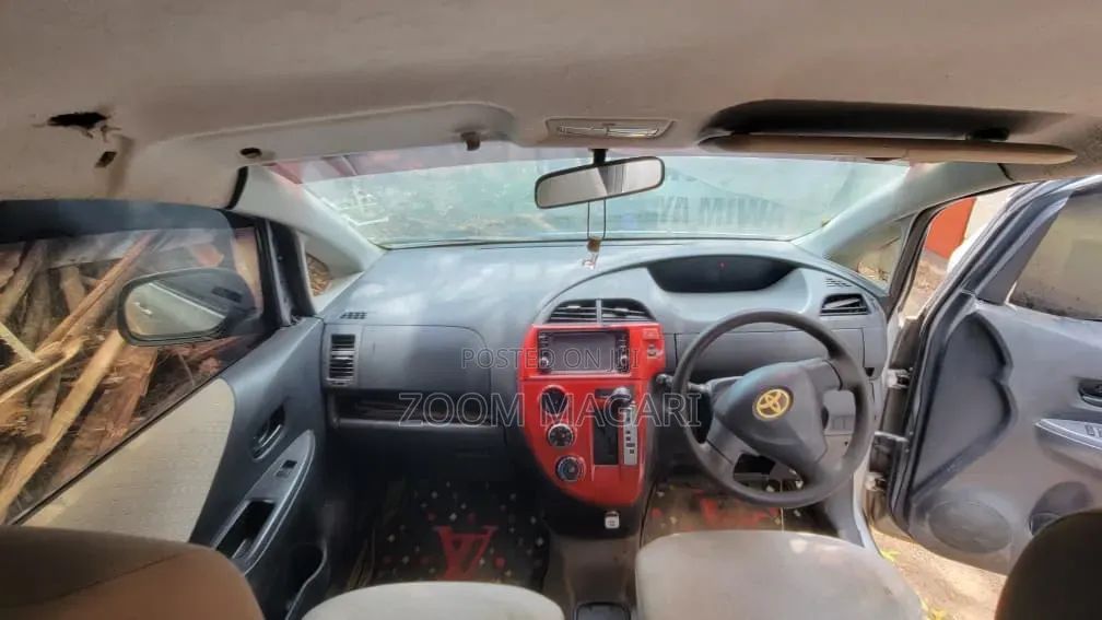 Toyota Ractis 2006 Silver