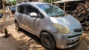 Toyota Ractis 2006 Silver