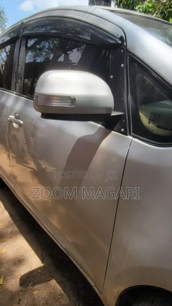 Toyota Ractis 2006 Silver