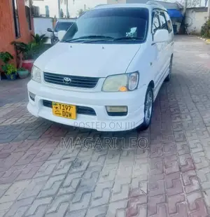 Toyota Noah 2.0 FWD (8 Seater) 2001 White