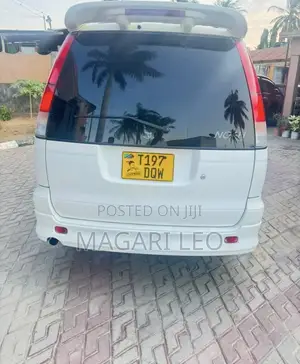 Toyota Noah 2.0 FWD (8 Seater) 2001 White