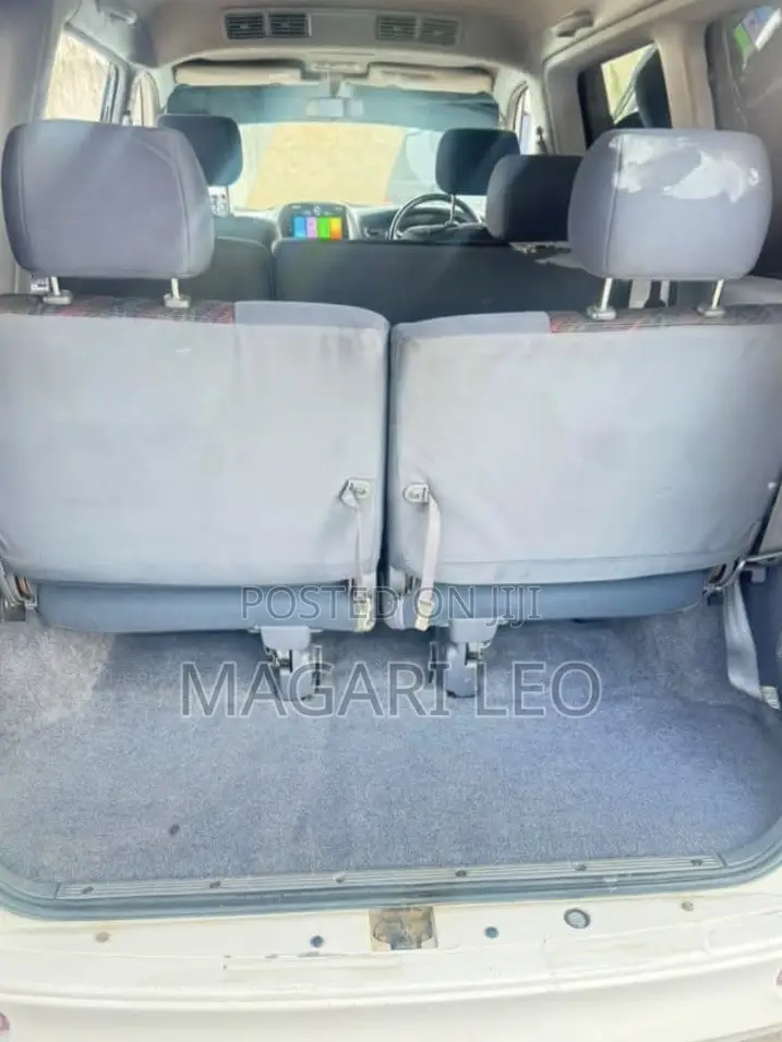 Toyota Noah 2.0 FWD (8 Seater) 2001 White