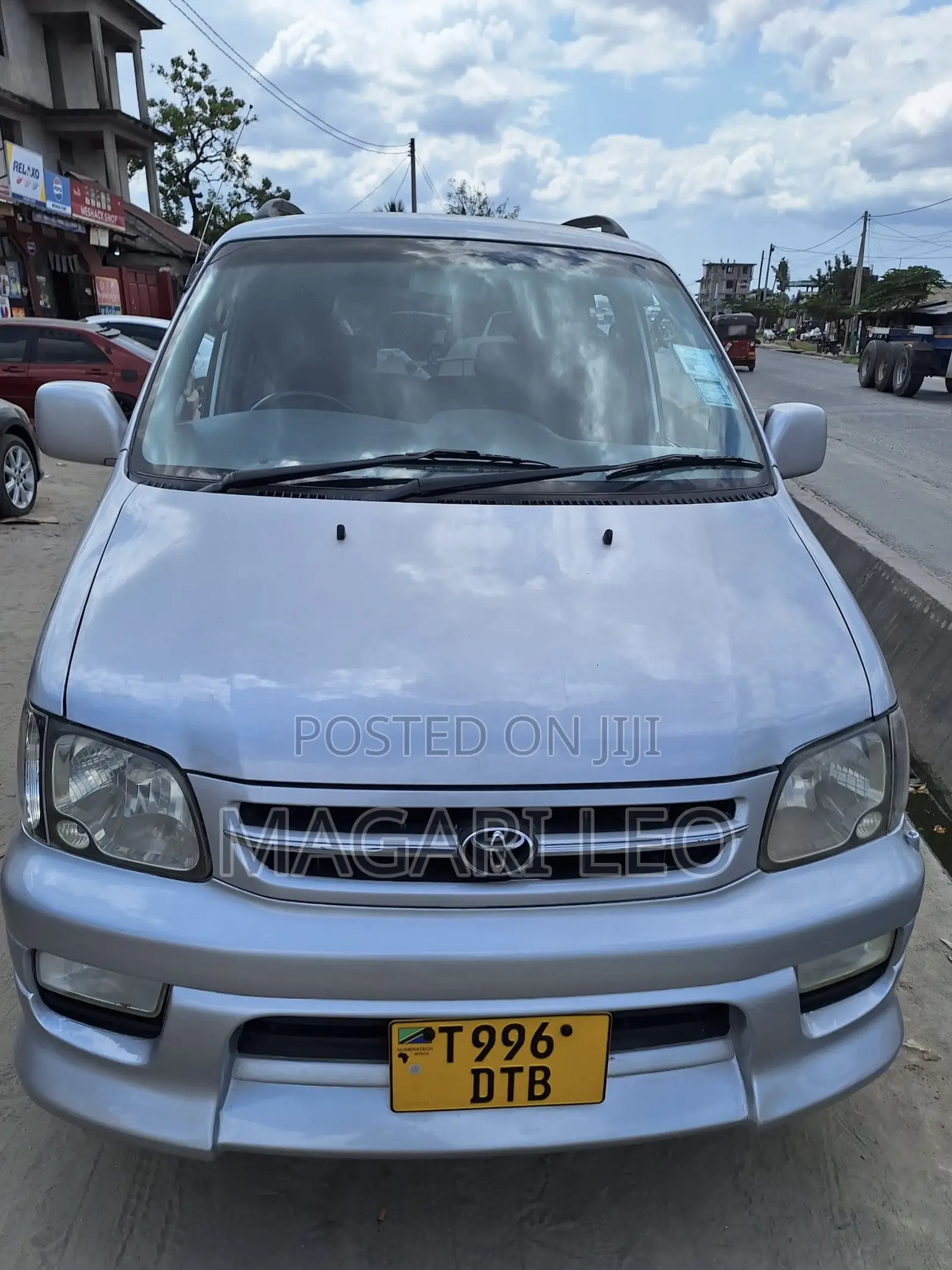 Toyota Noah 2.0 AWD (8 Seater) 2001 Silver