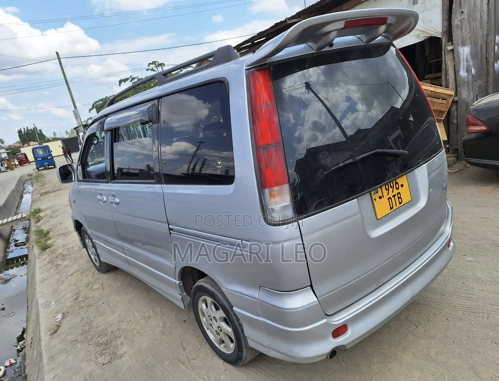 Toyota Noah 2.0 AWD (8 Seater) 2001 Silver